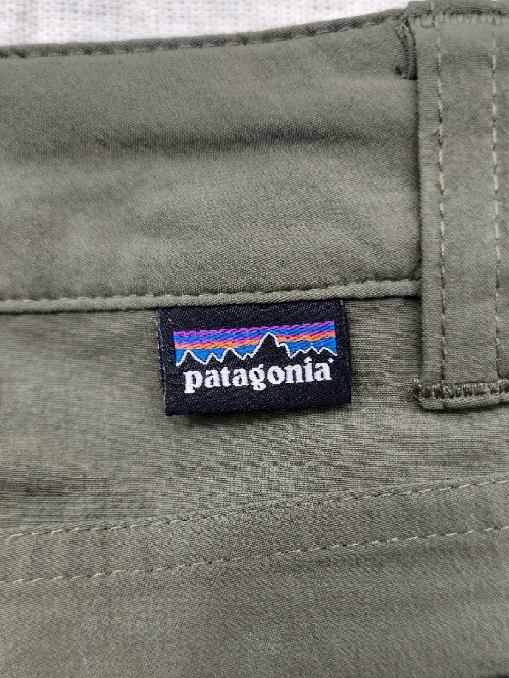 Patagonia Women's Olive Cargo Shorts - Dark Green - Picture 4 of 6